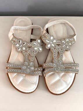 Alicegana - Women’s, White Beaded Bohemian T-Strap Sandals Size 7